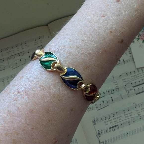 Elegant Multicolor Gold-Tone Bracelet - Picture 6 of 7